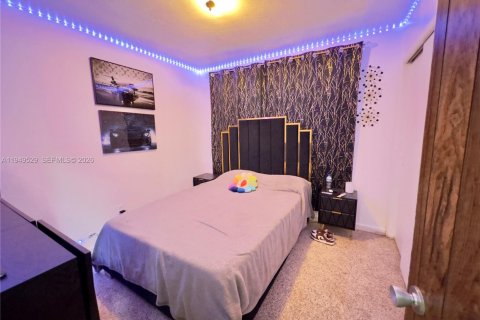 House in Miami Gardens, Florida 4 bedrooms, 143.26 sq.m. № 2007353 - photo 20