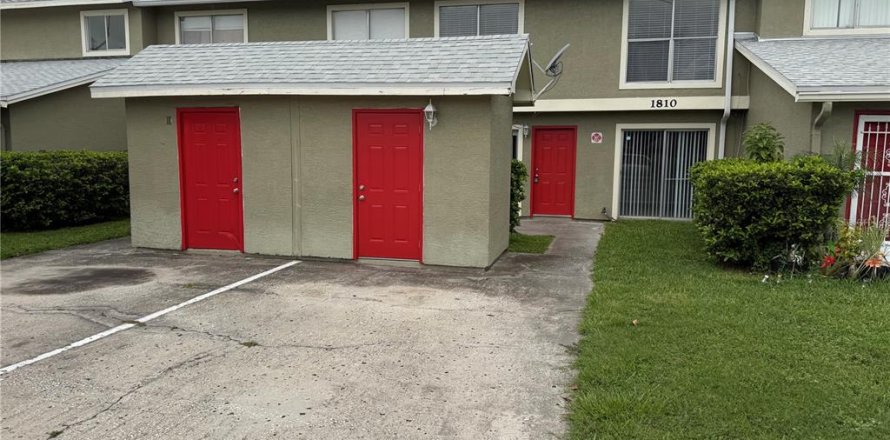 Townhouse in Orlando, Florida 2 bedrooms, 95.6 sq.m. № 2280382