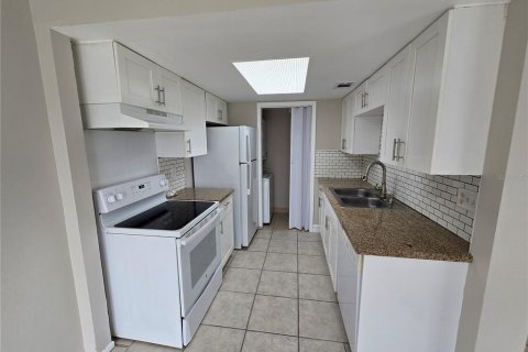 Townhouse in Orlando, Florida 2 bedrooms, 95.6 sq.m. № 2280382 - photo 5