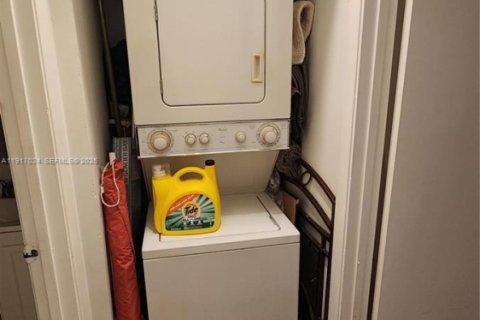 Condo in Deerfield Beach, Florida, 2 bedrooms № 1989630 - photo 23