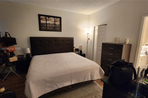 Condo in Deerfield Beach, Florida, 2 bedrooms № 1989630 - photo 28