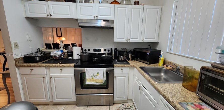 Condo in Deerfield Beach, Florida, 2 bedrooms № 1989630