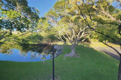 Condo in Deerfield Beach, Florida, 2 bedrooms № 1989630 - photo 12