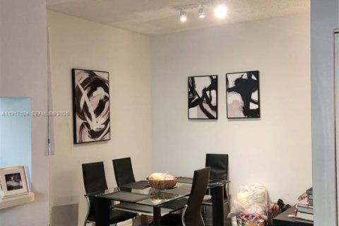 Condo in Deerfield Beach, Florida, 2 bedrooms № 1989630 - photo 22