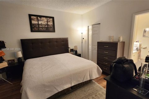 Condo in Deerfield Beach, Florida, 2 bedrooms № 1989630 - photo 29