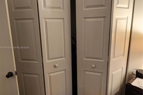 Condo in Deerfield Beach, Florida, 2 bedrooms № 1989630 - photo 15