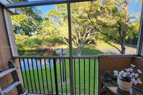 Condo in Deerfield Beach, Florida, 2 bedrooms № 1989630 - photo 11