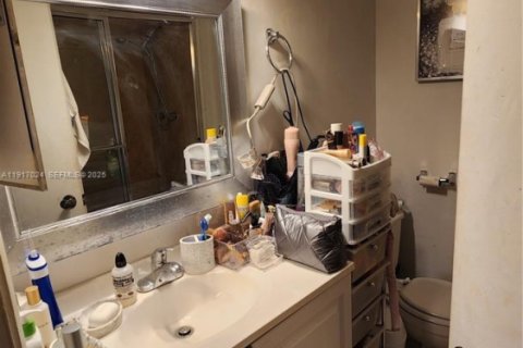 Condo in Deerfield Beach, Florida, 2 bedrooms № 1989630 - photo 13