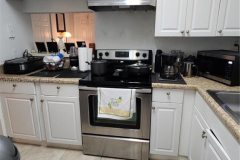 Condo in Deerfield Beach, Florida, 2 bedrooms № 1989630 - photo 20