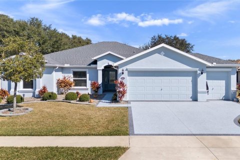 House in Leesburg, Florida 3 bedrooms, 215.35 sq.m. № 1520838 - photo 1