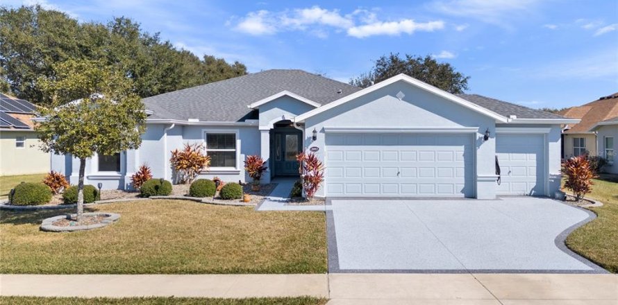 House in Leesburg, Florida 3 bedrooms, 215.35 sq.m. № 1520838
