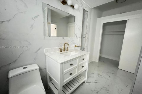 Apartment in Miami Beach, Florida 1 bedroom, 271.37 sq.m. № 2000648 - photo 18