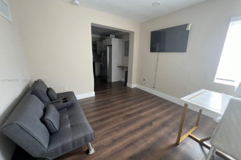 Apartment in Miami Beach, Florida 1 bedroom, 271.37 sq.m. № 2000648 - photo 7