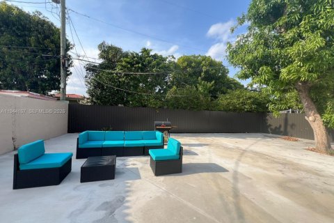 Apartment in Miami Beach, Florida 1 bedroom, 271.37 sq.m. № 2000648 - photo 20