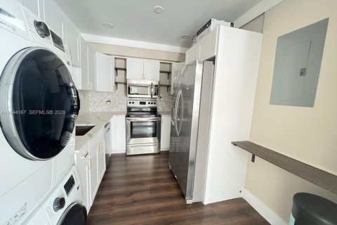 Apartment in Miami Beach, Florida 1 bedroom, 271.37 sq.m. № 2000648 - photo 9