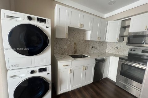 Apartment in Miami Beach, Florida 1 bedroom, 271.37 sq.m. № 2000648 - photo 8