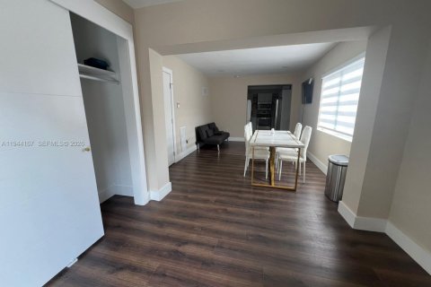 Apartment in Miami Beach, Florida 1 bedroom, 271.37 sq.m. № 2000648 - photo 5