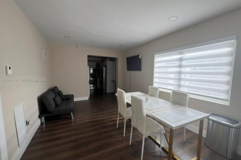 Apartment in Miami Beach, Florida 1 bedroom, 271.37 sq.m. № 2000648 - photo 6