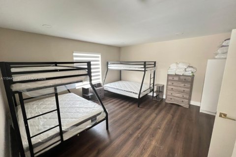 Apartment in Miami Beach, Florida 1 bedroom, 271.37 sq.m. № 2000648 - photo 12