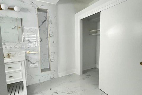 Apartment in Miami Beach, Florida 1 bedroom, 271.37 sq.m. № 2000648 - photo 19