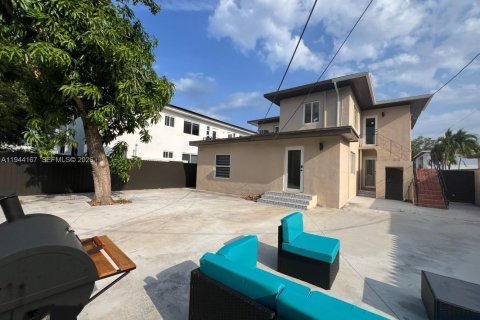 Apartment in Miami Beach, Florida 1 bedroom, 271.37 sq.m. № 2000648