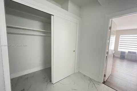 Apartment in Miami Beach, Florida 1 bedroom, 271.37 sq.m. № 2000648 - photo 15