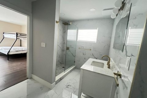 Apartment in Miami Beach, Florida 1 bedroom, 271.37 sq.m. № 2000648 - photo 14