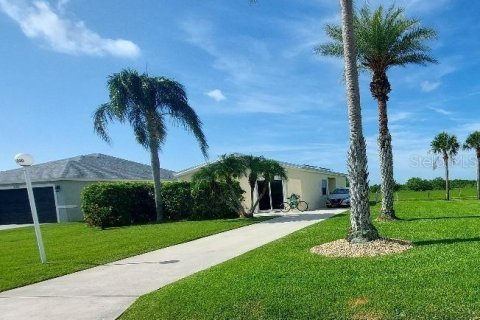 Casa en venta en Okeechobee, Florida, 2 dormitorios, 98.66 m2 № 1792024 - foto 1