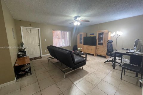 Condominio en venta en Davie, Florida, 2 dormitorios, 89.46 m2 № 1993704 - foto 1