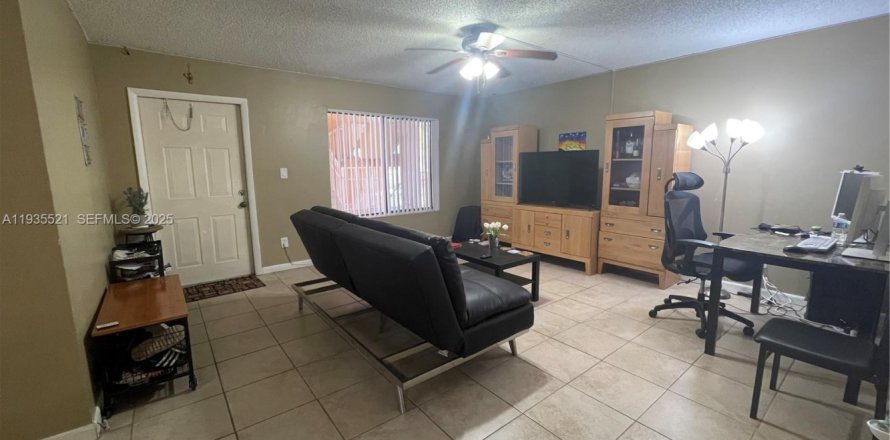 Condominio en Davie, Florida, 2 dormitorios  № 1993704