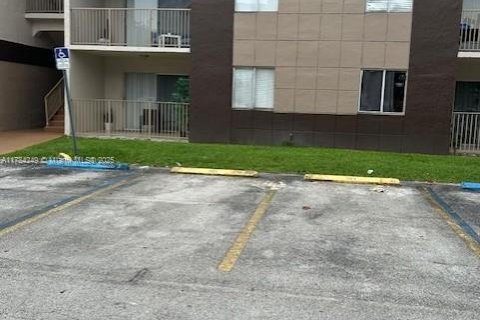 Copropriété à vendre à Miami, Floride: 4 chambres, 119.1 m2 № 1961271 - photo 4