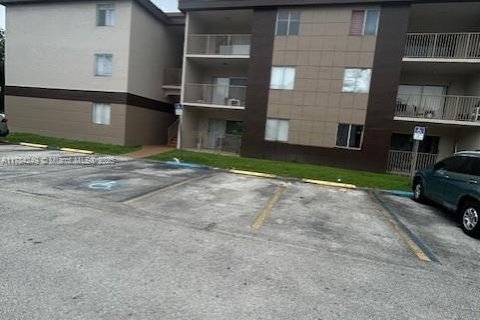 Copropriété à vendre à Miami, Floride: 4 chambres, 119.1 m2 № 1961271 - photo 3