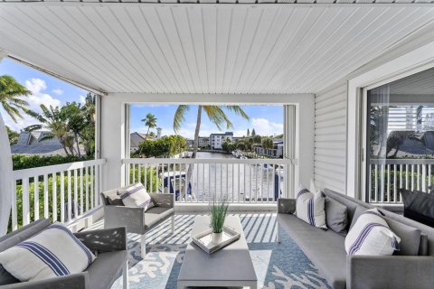 House in Delray Beach, Florida 3 bedrooms, 273.97 sq.m. № 2305353
