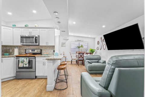 Casa en venta en Miami, Florida, 3 dormitorios, 130.9 m2 № 2000555 - foto 24