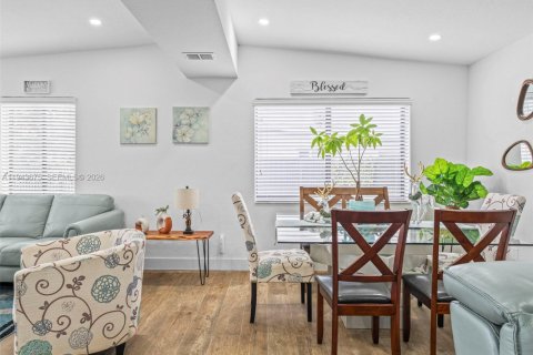 Casa en venta en Miami, Florida, 3 dormitorios, 130.9 m2 № 2000555 - foto 28