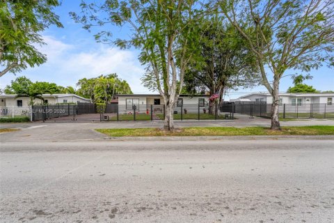 Casa en Miami, Florida 3 dormitorios, 130.9 m2 № 2000555