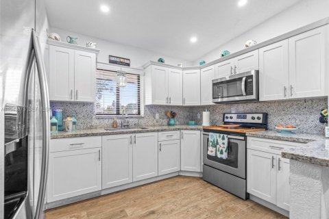 Casa en venta en Miami, Florida, 3 dormitorios, 130.9 m2 № 2000555 - foto 25