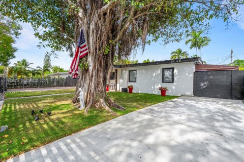 Casa en venta en Miami, Florida, 3 dormitorios, 130.9 m2 № 2000555 - foto 13