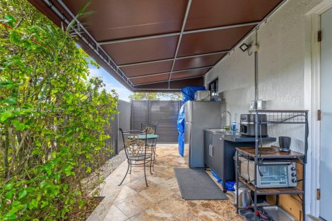 Casa en venta en Miami, Florida, 3 dormitorios, 130.9 m2 № 2000555 - foto 9