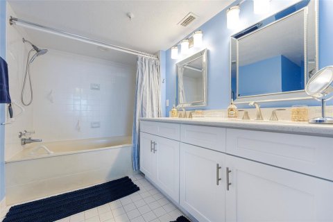 Condo in Daytona Beach Shores, Florida, 2 bedrooms  № 1513655 - photo 21