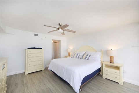 Condo in Daytona Beach Shores, Florida, 2 bedrooms  № 1513655 - photo 17