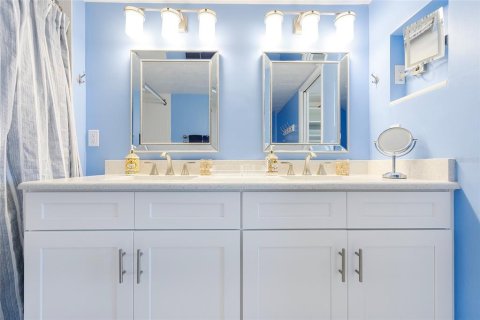 Condo in Daytona Beach Shores, Florida, 2 bedrooms  № 1513655 - photo 20