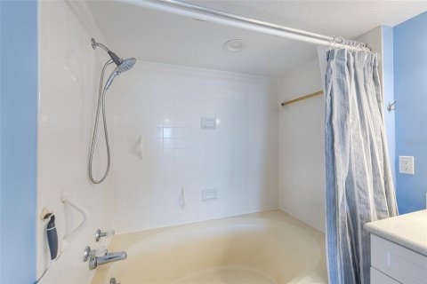 Condo in Daytona Beach Shores, Florida, 2 bedrooms  № 1513655 - photo 22
