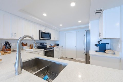 Condo in Daytona Beach Shores, Florida, 2 bedrooms  № 1513655 - photo 28