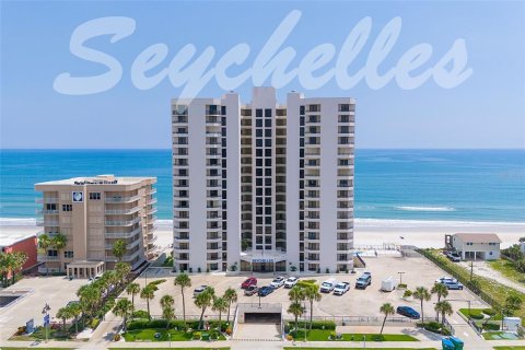 Condo in Daytona Beach Shores, Florida, 2 bedrooms  № 1513655 - photo 1