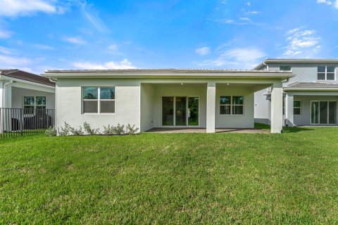 House in Port St. Lucie, Florida 4 bedrooms, 210.33 sq.m. № 2172042 - photo 13