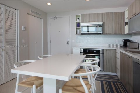 Condominio en alquiler en Miami Beach, Florida, 2 dormitorios, 87.51 m2 № 1962852 - foto 11