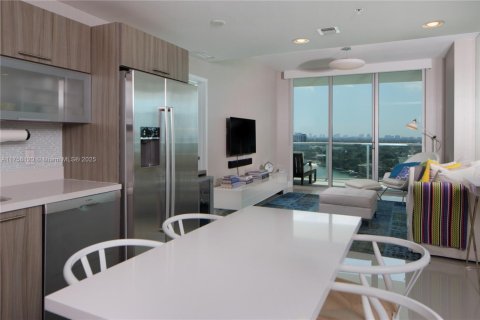 Condominio en alquiler en Miami Beach, Florida, 2 dormitorios, 87.51 m2 № 1962852 - foto 13