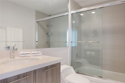 Condominio en alquiler en Miami Beach, Florida, 2 dormitorios, 87.51 m2 № 1962852 - foto 24