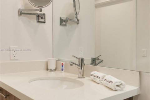 Condominio en alquiler en Miami Beach, Florida, 2 dormitorios, 87.51 m2 № 1962852 - foto 25